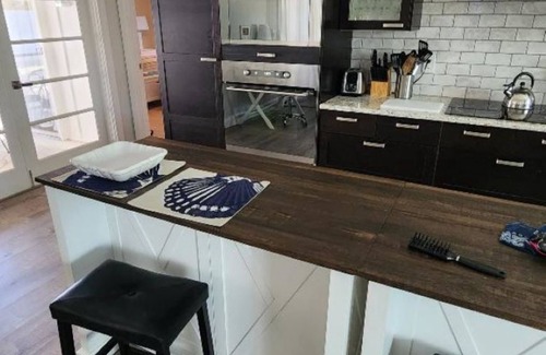 Golden Beach Casa | Beautiful updated home - Walk to Beach