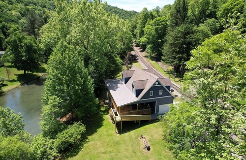 Tallmansville Casa | Río Buckhannon casa donde su familia puede hacer que los recuerdos que duran para siempre.