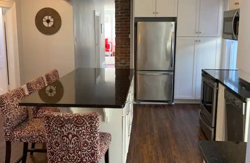 North End Apartamento | Beautiful upper 3 bedroom flat in historic Halifax
