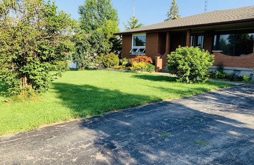 Welland Casa | Beautiful upper unit countryside large cozy rooms near Niagara Falls