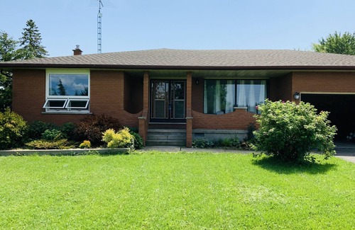 Welland Casa | Beautiful upper unit countryside large cozy rooms near Niagara Falls