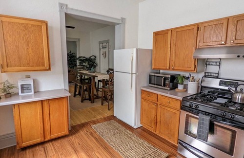 Bay View Apartamento | Beautiful, Upscale Split Level Home. Feels like a single family