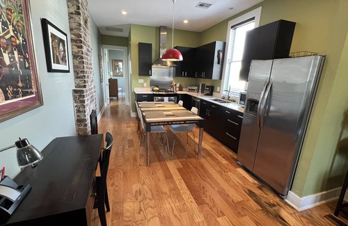 West Riverside Casa | Hermosos pasos planos de Uptown de Magazine Street