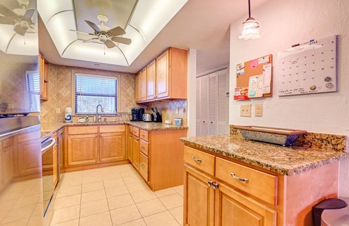 Ocean View Halifax Estates Condominio | Beautiful beachfront condo with pool, balcony, central AC & washer/dryer