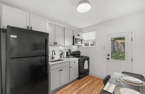 Lutherville Timonium Casa | * Beautiful Oasis w/ No Detail Spared *