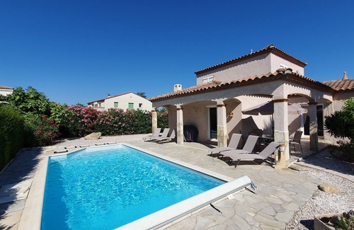 Laroque-des-Alberes Casa | Hermosa villa con piscina, cerca de las tiendas de Laroque des Albères!