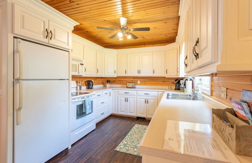 Grand Tracadie Casa | Hermosa casa de vacaciones cerca de Brackley Beach con 37 pies de piscina.