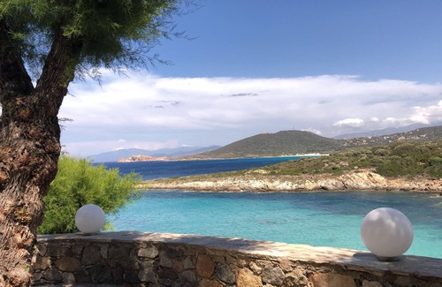 Marine de Davia Casa | Hermosa casa de vacaciones junto al mar con acceso a la playa de arena, wifi gratis