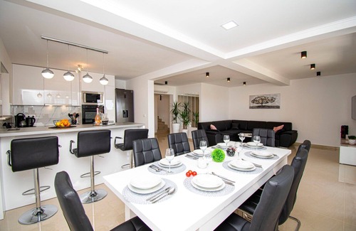 Sikici Casa | Beautiful vacation home with a private pool