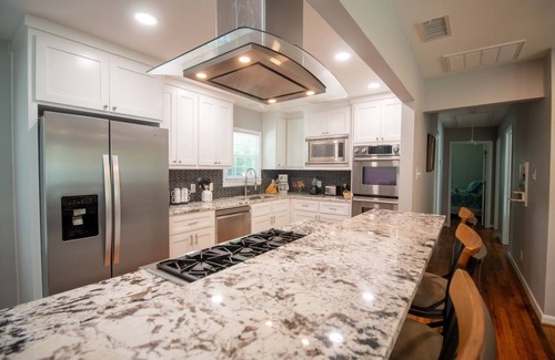 Canton Casa | Beautiful Vacation/Retreat Home in the Heart of Historical Downtown Canton