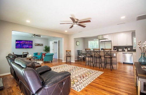 Canton Casa | Beautiful Vacation/Retreat Home in the Heart of Historical Downtown Canton