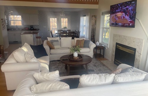 Shelbyville Casa | Beautiful vacation home seconds away from Lake Shelbyville Beach and Boat Ramp!!