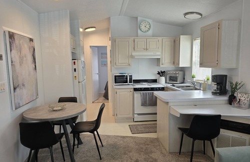 Venice Complejo | Beautiful Venice Resort Home close to Beaches & Warm Mineral Springs, Cozy