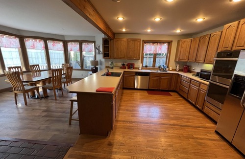 Snohomish Casa | Beautiful victorian house, walk to shopping & historic district, & so much more