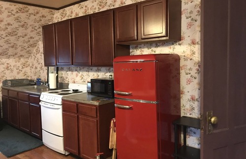 Glens Falls Apartamento | Beautiful,Victorian Apt ,very close to downtown for travel nurses and temps