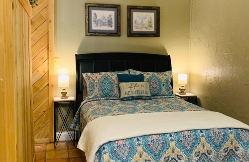 Kerrville Casa | Piscina, bañera de hidromasaje, vista ESPECIAL, alquiler por 1 precio completo en la habitación y obtenga el segundo dormitorio por $ 50. 00!