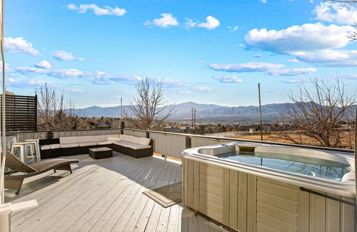 Briargate Casa | Beautiful views of the front range, and ample space to host large groups