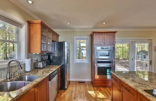 Boomer Casa | Beautiful views from every room in this spacious, secluded home with fast wifi