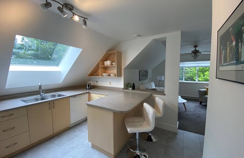 Saanich East Apartamento | Beautiful views, quiet space