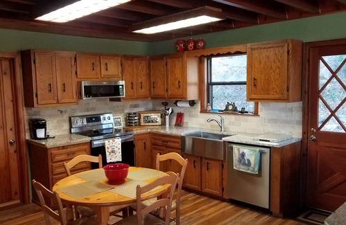 Bryson City Casa | Beautiful Views! Your Outdoor Paradise awaits. Mountain Cabin with great sunsets