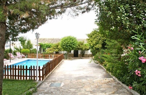Montefrio Villa | Hermosa villa en un terreno privado con olivos y árboles frutales