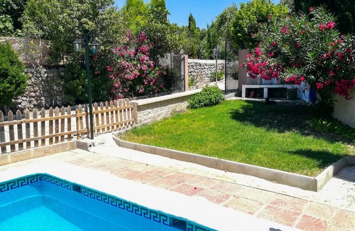 Montefrio Villa | Hermosa villa en un terreno privado con olivos y árboles frutales