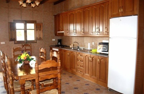 Montefrio Villa | Hermosa villa en un terreno privado con olivos y árboles frutales