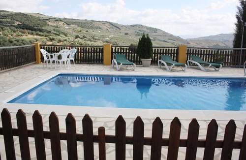 Montefrio Villa | Hermosa villa en un terreno privado con olivos y árboles frutales
