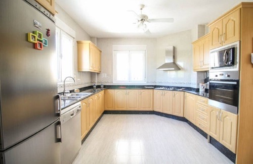 Arboleas Villa | Hermosa villa de lujo, 3 camas, 3 baños, piscina privada cerrada sin moscas, en la ciudad