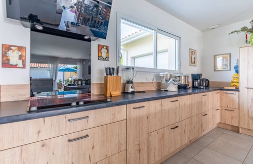 Gastes Casa | Bella villa a 500 m del lago con piscina y aire acondicionado