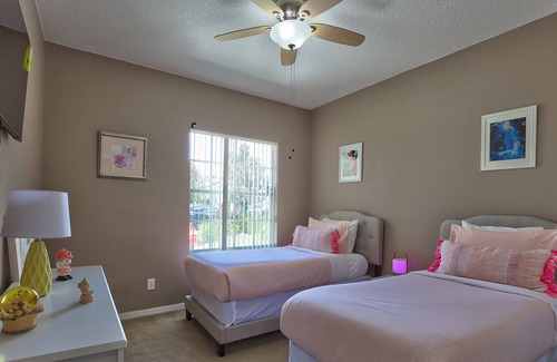 Calabay Parc Casa | Beautiful villa 7.5 miles from Disney's Animal Kingdom. Two master suites.