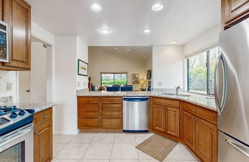 Palm Desert Condominio | Beautiful Villa at Ironwood Country Club w/Shared Pool & Spa - near Golf Course