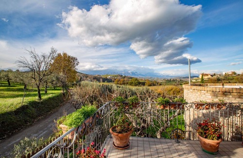 Collecorvino Villa | Preciosa casa de vacaciones para 6 personas con WIFI, A/C, terraza y aparcamiento
