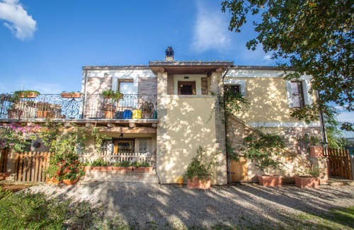 Collecorvino Villa | Preciosa casa de vacaciones para 6 personas con WIFI, A/C, terraza y aparcamiento