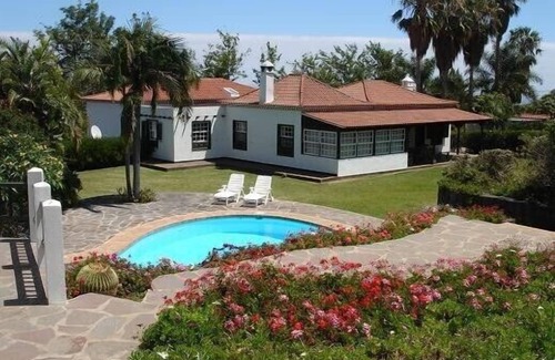 Las Arenas Villa | Hermosa villa en exclusivo jardín de 5,000m2 con piscina privada climatizada