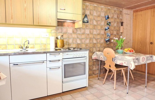 Frutigen Villa | Maravillosa casa de vacaciones para 3 personas con WIFI, TV, mascotas permitida y vista panorámica