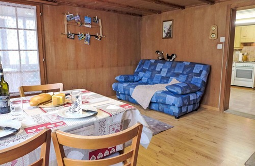 Frutigen Villa | Maravillosa casa de vacaciones para 3 personas con WIFI, TV, mascotas permitida y vista panorámica
