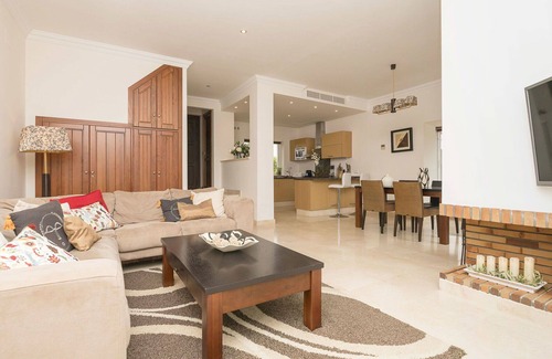 Arcos de la Frontera Casa | Maravillosa casa de vacaciones para 4 personas con piscina, A/C, WIFI, TV y terraza