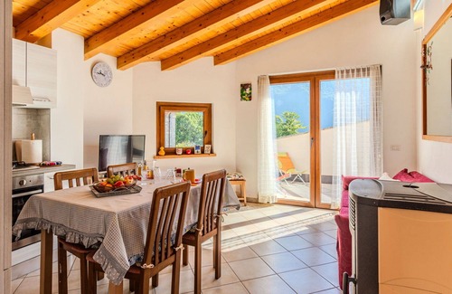 Cima Casa | Maravillosa casa de vacaciones con WIFI, TV, terraza, mascotas permitida y aparcamiento
