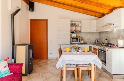 Cima Casa | Maravillosa casa de vacaciones con WIFI, TV, terraza, mascotas permitida y aparcamiento