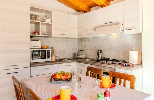 Cima Casa | Maravillosa casa de vacaciones con WIFI, TV, terraza, mascotas permitida y aparcamiento