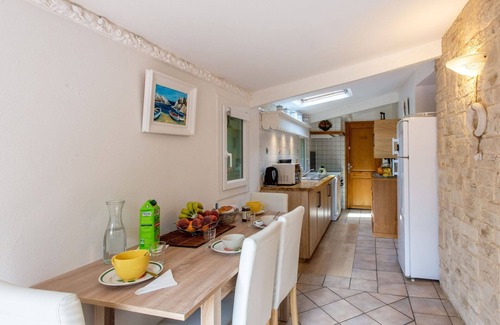 Cuers Casa | Preciosa casa de vacaciones para 4 personas con WIFI, piscina privada, A/C, TV y aparcamiento