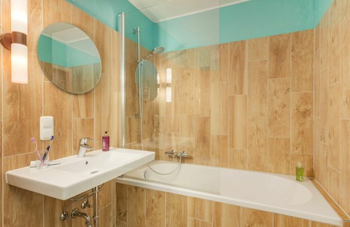 Medebach Casa | Preciosa casa de vacaciones para 6 personas con WIFI, piscina, jacuzzi, TV, terraza y aparcamiento
