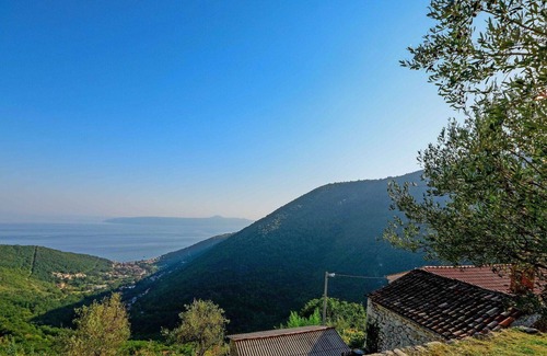 Sucici Casa | Maravillosa casa de vacaciones con WIFI, A/C, TV, terraza, vista panorámica y aparcamiento