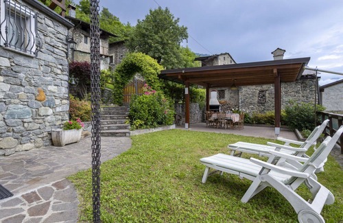Traona Casa | Beautiful villa for 6 people with WIFI, TV, patio and pets allowed