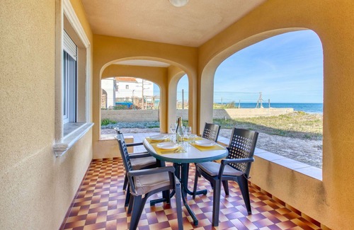 Les Deveses Casa | Preciosa casa de vacaciones para 8 personas con WIFI, TV, patio, mascotas permitida y aparcamiento