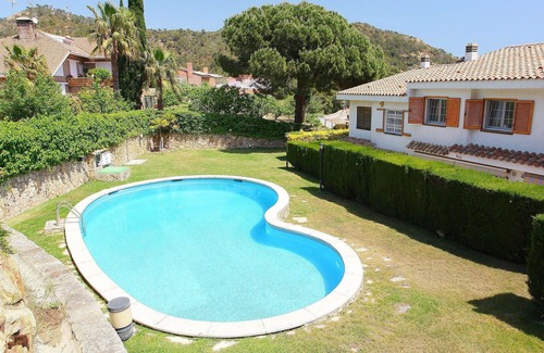 Tossa de Mar Casa | Estupenda casa de vacaciones para 7 personas con WIFI, piscina, TV, balcón y aparcamiento