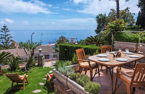Tossa de Mar Casa | Estupenda casa de vacaciones para 7 personas con WIFI, piscina, TV, balcón y aparcamiento