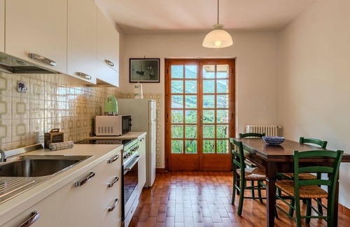 Malcesine Villa | Maravillosa casa de vacaciones con A/C, WIFI, TV, patio, mascotas permitida y aparcamiento