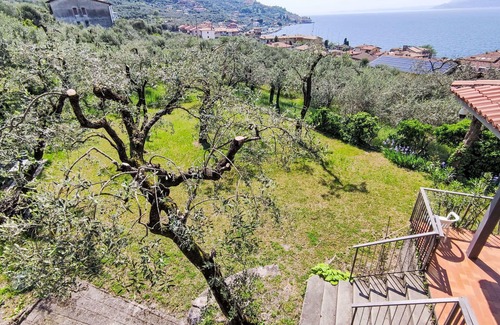 Malcesine Villa | Maravillosa casa de vacaciones con A/C, WIFI, TV, patio, mascotas permitida y aparcamiento